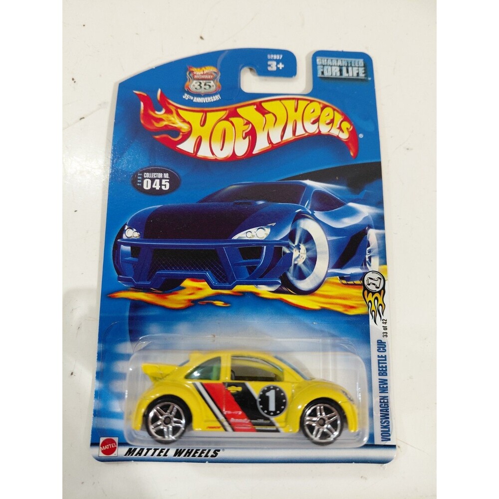 NIP Hot Wheels 2002 1:64 Die Cast Volkswagen VW New Beetle Cup Race Car